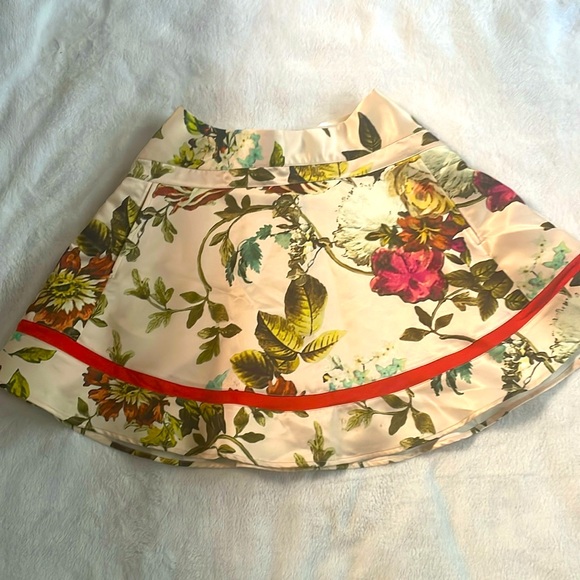 Dresses & Skirts - beautiful brand New Ted Baker skirt